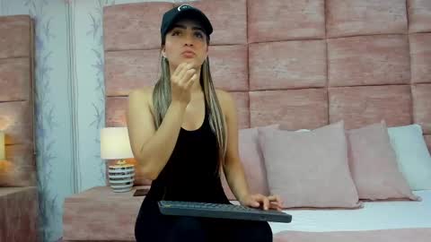 Snapshot of zoewilliis chatting on 18, 9, 2025 ZoeWilliis online show from 18, 9, 2025
