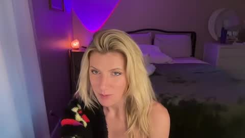 Snapshot of zoeydanner chatting on 2, 12, 2024 Zoeydanner online show from 2, 12, 2024