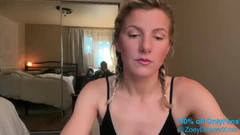 Snapshot of zoeydanner chatting on 3, 2, 2025 Zoeydanner online show from 3, 2, 2025