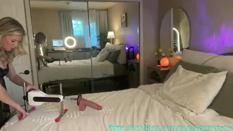 Snapshot of zoeydanner chatting on 22, 10, 2025 Zoeydanner online show from 22, 10, 2025