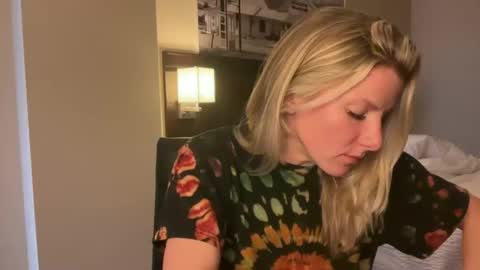 Zoeydanner online show from 2, 2, 2026