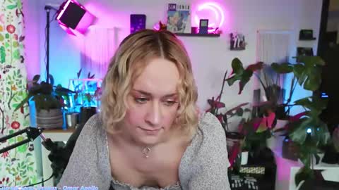 Zoey Ryan online show from 16, 12, 2025