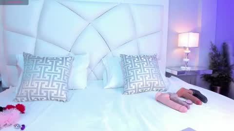 Z O E online show from 1, 3, 2025