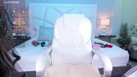 Z O E online show from 4, 3, 2025