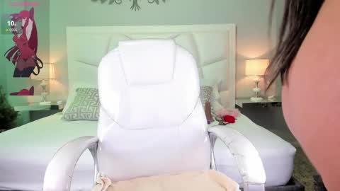 Z O E online show from 6, 3, 2025