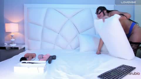 Z O E online show from 10, 3, 2025