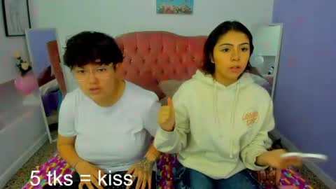 Snapshot of zooble_28 chatting on 9, 6, 2026 Nick And Mia online show from 9, 6, 2026