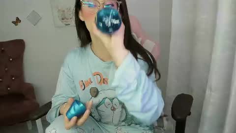 Snapshot of zooeybelair chatting on 26, 6, 2026 Alicie online show from 26, 6, 2026