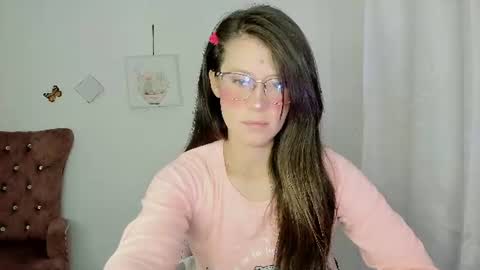Snapshot of zooeybelair chatting on 7, 7, 2026 Alicie online show from 7, 7, 2026