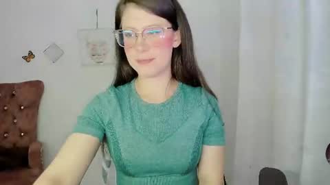 Snapshot of zooeybelair chatting on 9, 7, 2026 Alicie online show from 9, 7, 2026