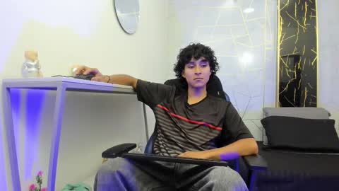     online show from 3, 12, 2025