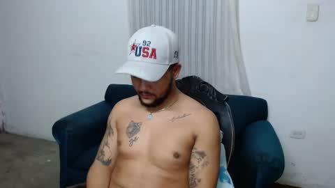 Snapshot of zues_gle25 chatting on 12, 10, 2025 zues_gle25 online show from 12, 10, 2025