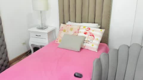 Im Zusan My schedule is from 1030pm to 430 am colombian time online show from 1, 4, 2026