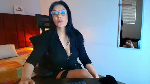Snapshot of zuzana21 chatting on 8, 10, 2025 Zuzana21 online show from 8, 10, 2025