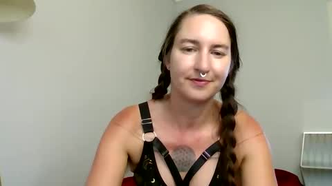 Snapshot of zyracloudplays chatting on 6, 10, 2025 Zyra Cloud online show from 6, 10, 2025