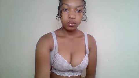 zyraelle_01 online show from 10, 5, 2026