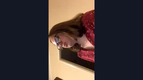 Snapshot of zyria_ chatting on 14, 10, 2025 Emma online show from 14, 10, 2025