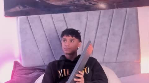 zyzz_1812 online show from 2, 12, 2025