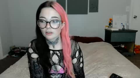 Snapshot of zzgrace chatting on 3, 2, 2025 Gracie online show from 3, 2, 2025