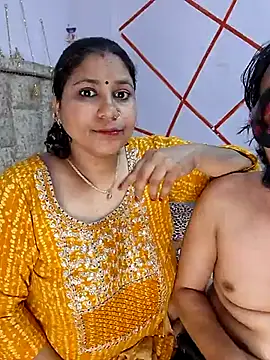 Snapshot of MOM-SUN-COUPLE chatting on 16, 3, 2025 MOM-SUN-COUPLE online show from 16, 3, 2025