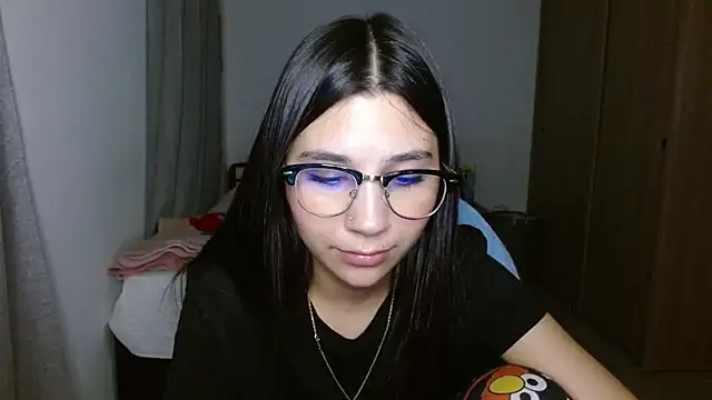 mia  lopez  online show from 25, 10, 2025