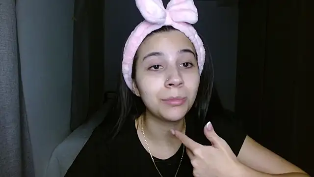 mia  lopez  online show from 13, 11, 2025