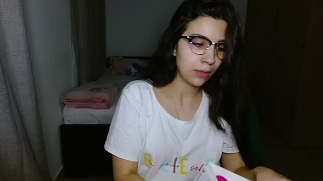 mia  lopez  online show from 24, 11, 2025