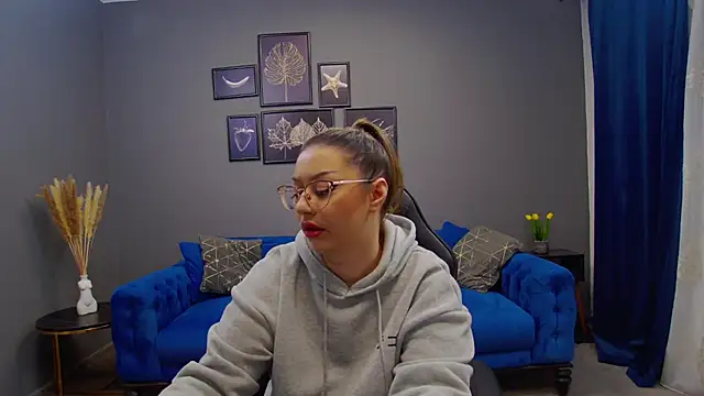 Katewalker  online show from 7, 12, 2024