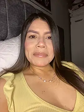 Snapshot of martina_contreras chatting on 9, 6, 2026 martina contreras online show from 9, 6, 2026