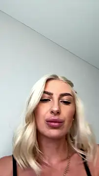 Snapshot of Mia_Roxie chatting on 8, 7, 2026 Mia Roxie online show from 8, 7, 2026