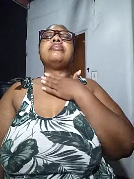 Snapshot of YELLOW_BONE chatting on 8, 1, 2025 YELLOW BONE online show from 8, 1, 2025
