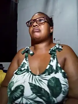 Snapshot of YELLOW_BONE chatting on 8, 1, 2025 YELLOW BONE online show from 8, 1, 2025