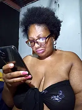 Snapshot of YELLOW_BONE chatting on 2, 2, 2025 YELLOW BONE online show from 2, 2, 2025
