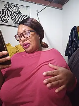 Snapshot of YELLOW_BONE chatting on 5, 7, 2026 YELLOW BONE online show from 5, 7, 2026