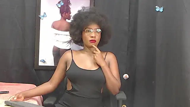 Snapshot of lia_thomsonn chatting on 14, 2, 2025 lia thomsonn online show from 14, 2, 2025