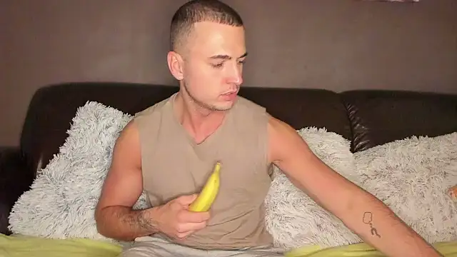 Snapshot of paulblack21 chatting on 8, 11, 2025 paulblack21 online show from 8, 11, 2025