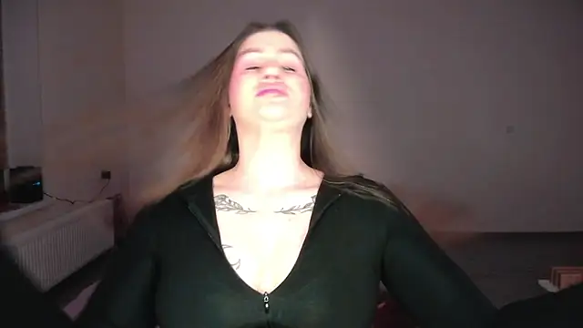 JuicyHelenX online show from 18, 4, 2026