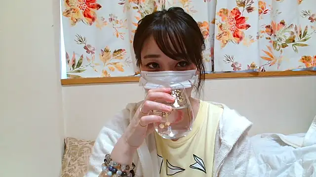 liliyRiSAcha-n online show from 23, 4, 2026