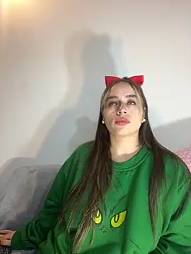 Snapshot of Natalia_Suarez chatting on 8, 11, 2025 Natalia Suarez online show from 8, 11, 2025