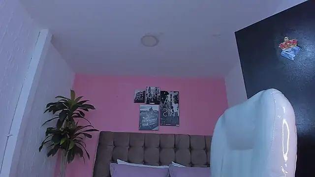 aleja cute  online show from 21, 1, 2025