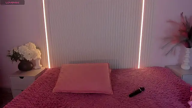 EmilyEvans7 online show from 27, 3, 2026