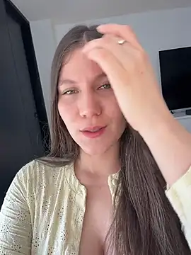 Snapshot of AmelieLaurent_ chatting on 4, 8, 2026 AmelieLaurent online show from 4, 8, 2026