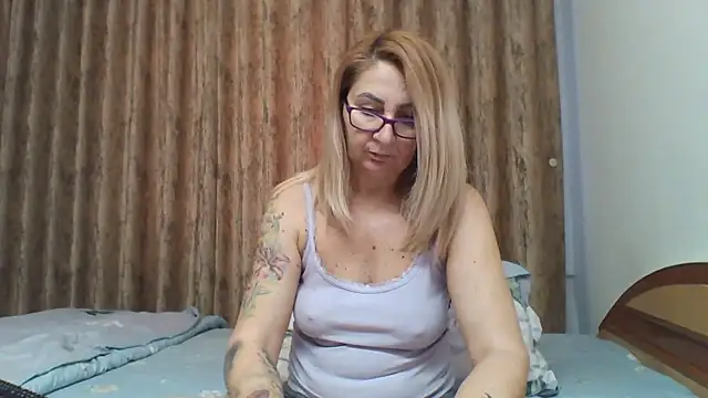 Snapshot of PussyEvely chatting on 11, 2, 2025 PussyEvely online show from 11, 2, 2025