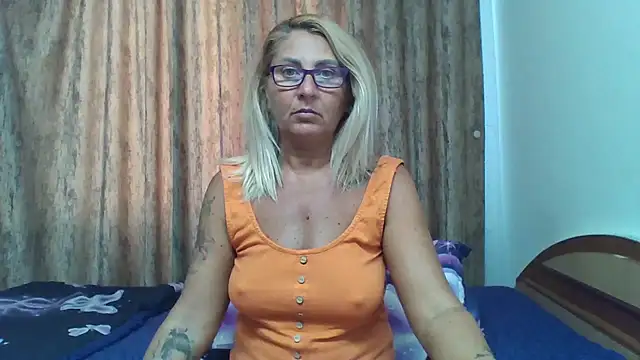 Snapshot of PussyEvely chatting on 9, 9, 2025 PussyEvely online show from 9, 9, 2025