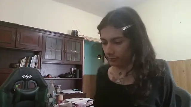 calliemaggotbone online show from 23, 4, 2026
