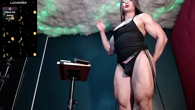 Layla miss online show from 14, 11, 2025