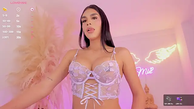 mia yourmommy online show from 17, 4, 2026