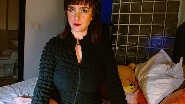 Snapshot of collette_beaufoy_ chatting on 5, 3, 2025 collette beaufoy online show from 5, 3, 2025