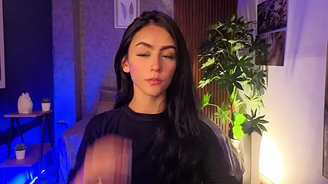 Coralinnee  online show from 8, 5, 2026