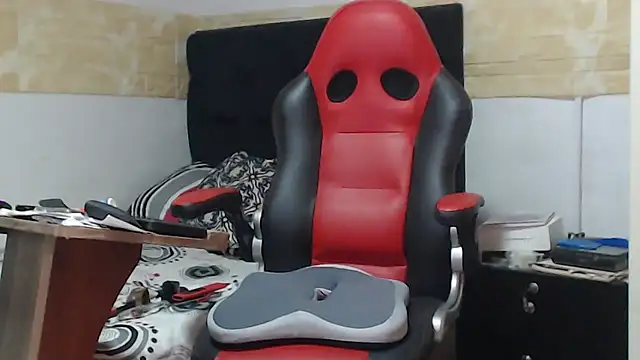 VALENTINO1983  online show from 4, 10, 2025